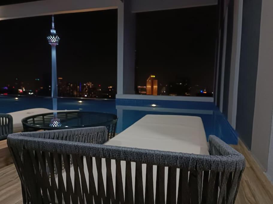Col 25b Klcc Infinity Pool View Apartment *
