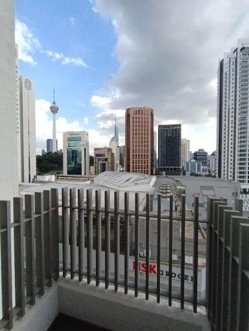Col 25b Klcc Infinity Pool View